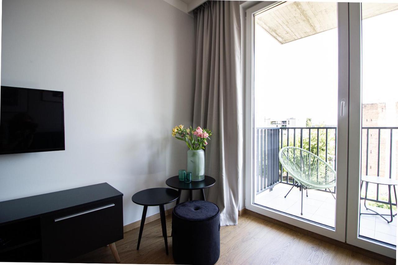 Patio Praga Metro Apartment Варшава Екстер'єр фото
