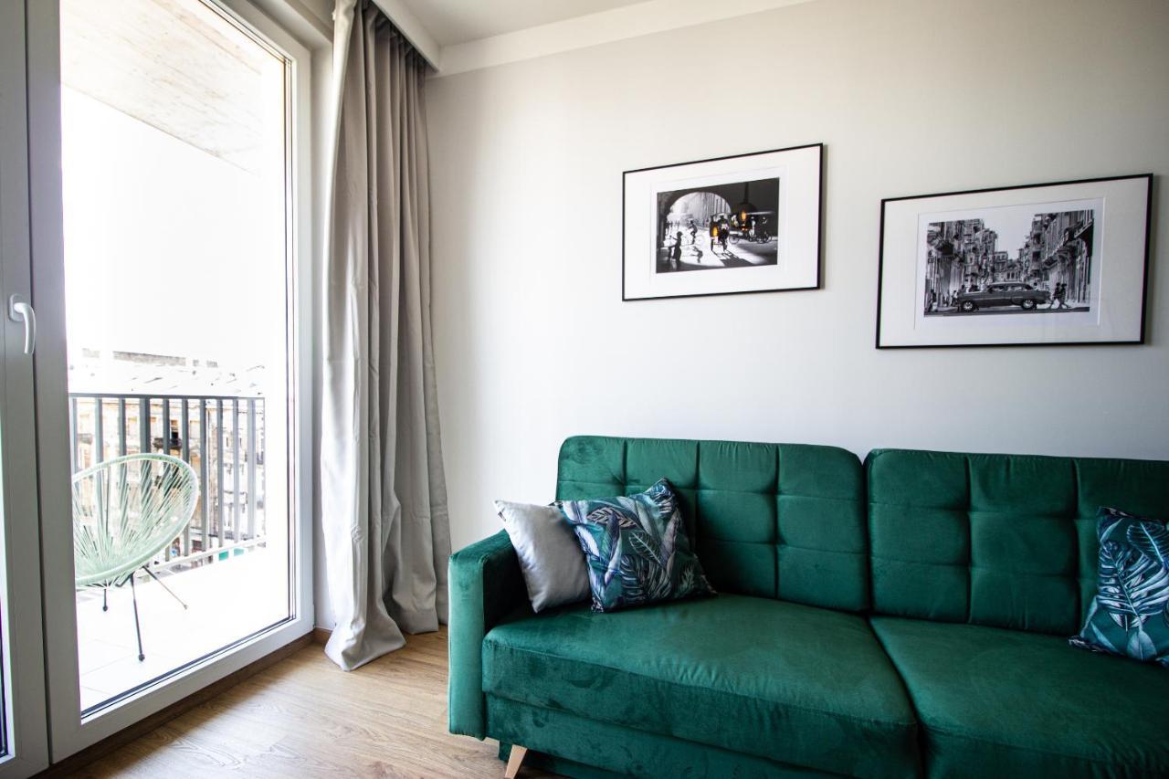 Patio Praga Metro Apartment Варшава Екстер'єр фото