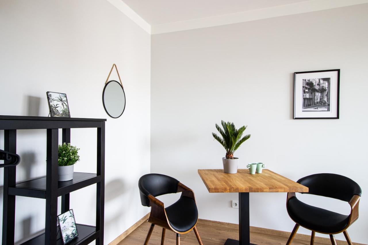 Patio Praga Metro Apartment Варшава Екстер'єр фото